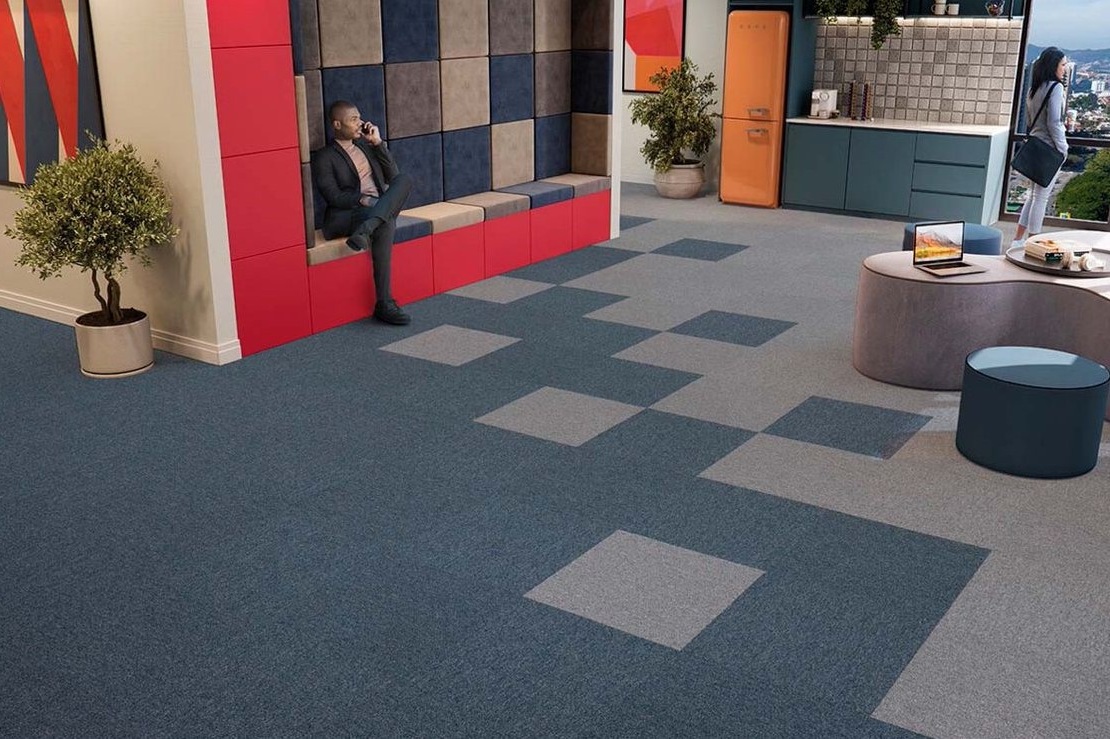 Ковровая плитка Bonkeel Space Blue 500×500×5,9 фото в интерьере